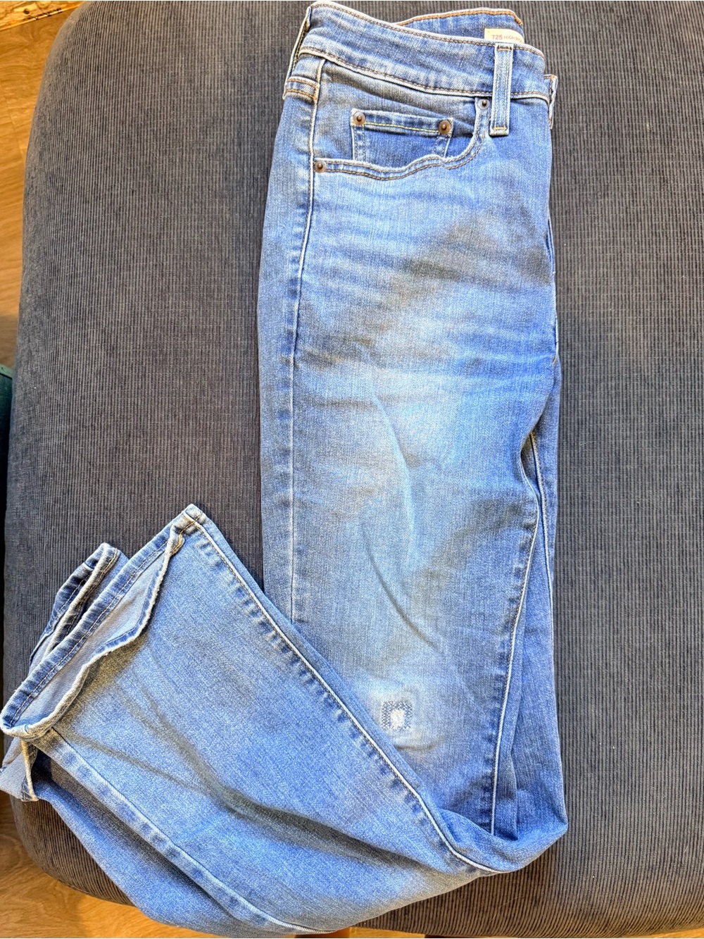 Levi 725 High Rise Bootcut - Picture 2 of 3